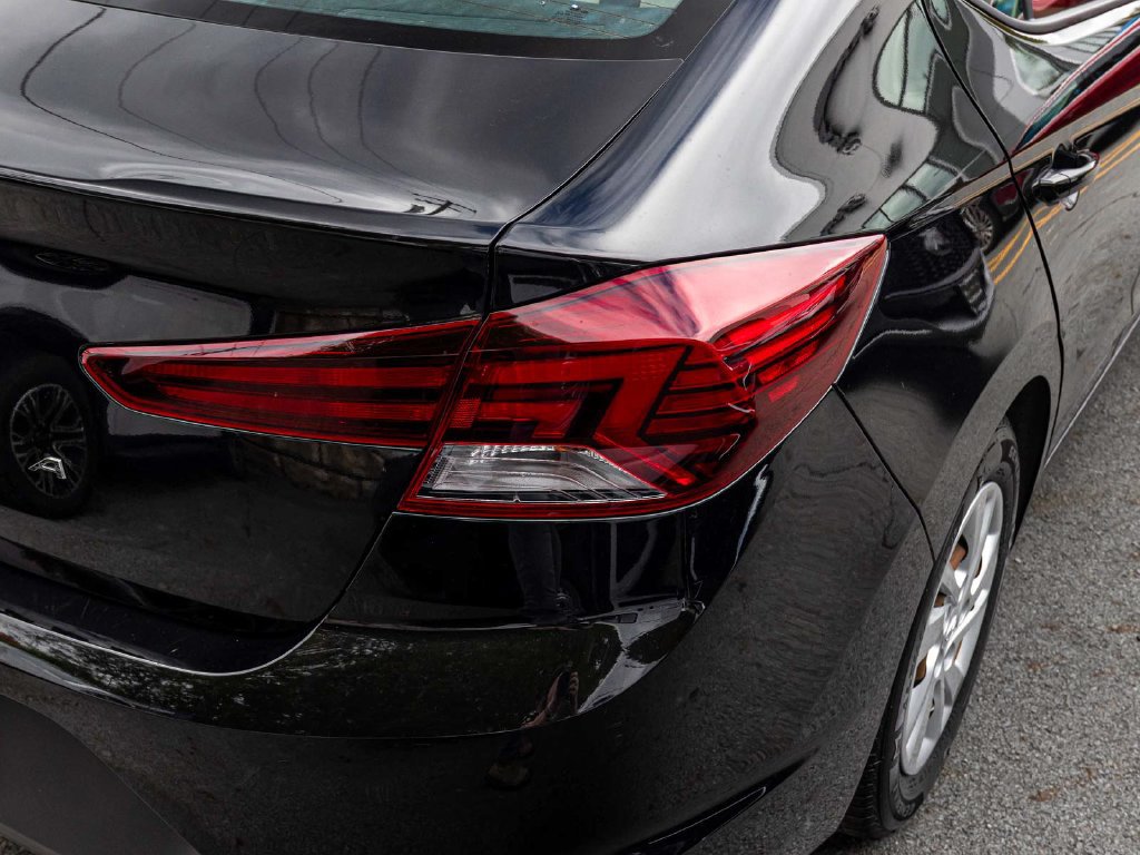 Used 2020 Hyundai Elantra SE FWD image 35