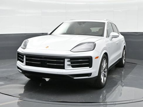 New 2025 Porsche Cayenne E-Hybrid image 12