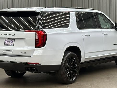 Used 2026 GMC Yukon XL Denali w/ Sun & Power Step Package AWD/4WD image 5