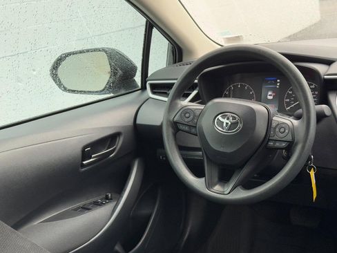 Used 2025 Toyota Corolla LE image 12