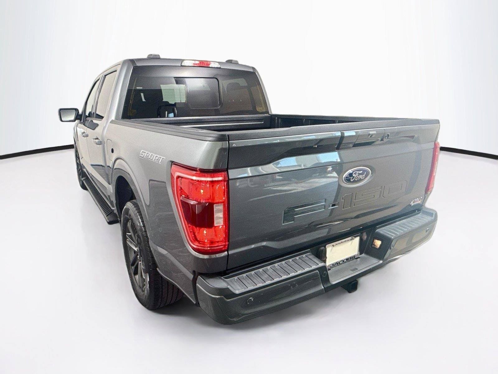 Used 2022 Ford F150 XLT w/ Equipment Group 302A High RWD image 3