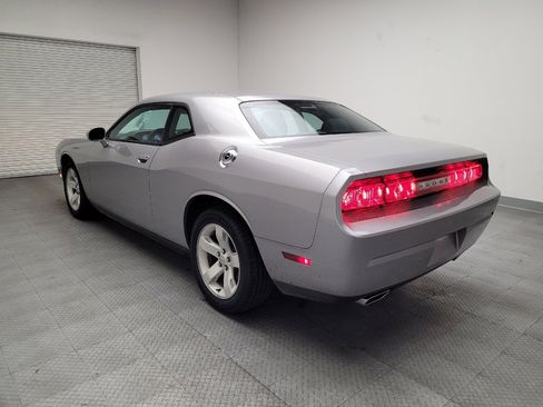 Used 2014 Dodge Challenger SXT image 5