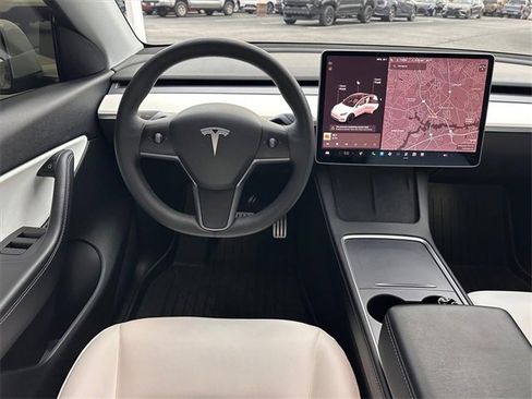 Used 2021 Tesla Model Y Performance image 10