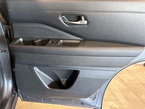 Used 2023 Nissan Pathfinder SL image 35