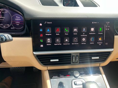 Certified 2022 Porsche Cayenne E-Hybrid image 18