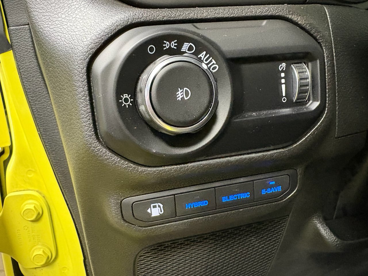 Used 2023 Jeep Wrangler Unlimited Rubicon 4xe w/ Cold Weather Group AWD/4WD image 13