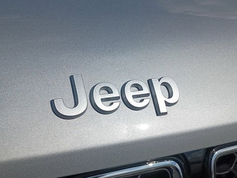 New 2025 Jeep Grand Cherokee Overland w/ Trailer Tow Package AWD/4WD image 23