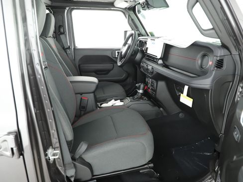 New 2025 Jeep Wrangler Unlimited Rubicon w/ Technology Group image 10