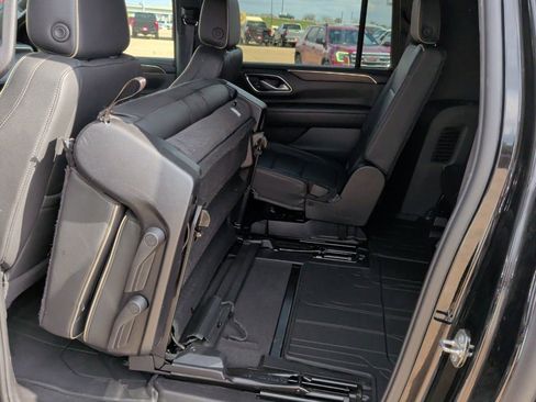 Used 2024 Chevrolet Suburban Premier image 39