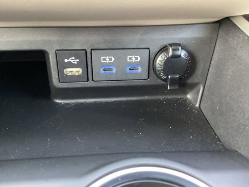 Used 2022 Toyota Highlander XLE image 22