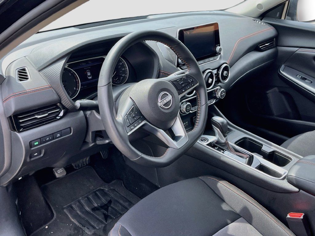 Used 2025 Nissan Sentra SR FWD image 9