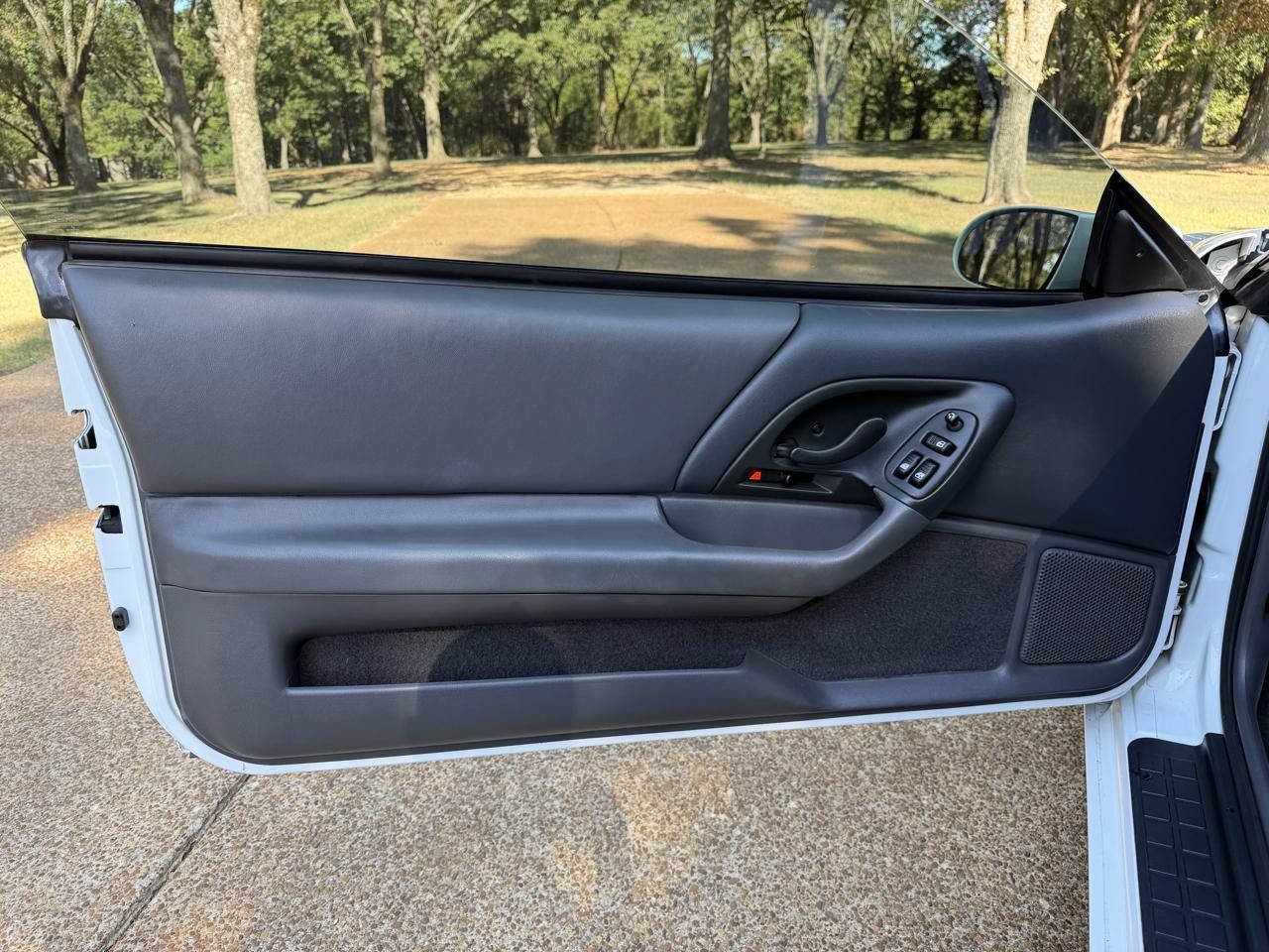 Used 1999 Chevrolet Camaro Z28 RWD image 20