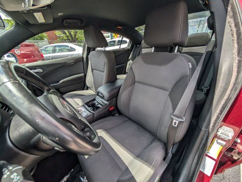 Used 2017 Dodge Charger SE w/ Blacktop Package RWD image 16