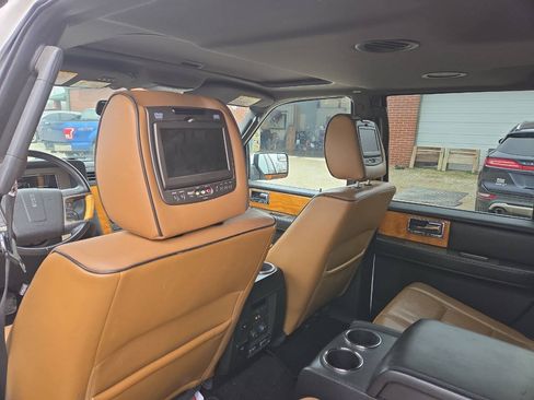 Used 2012 Lincoln Navigator L 4WD image 9