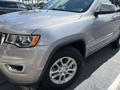 Used 2018 Jeep Grand Cherokee Laredo RWD image 3