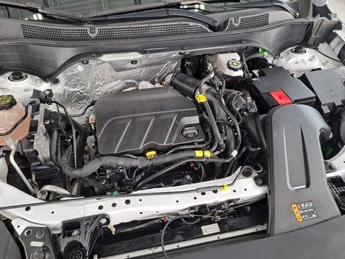 Used 2025 Chevrolet Trax LT FWD image 29