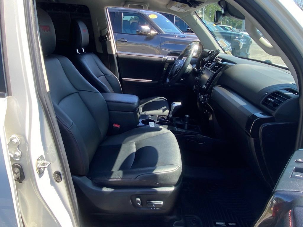 Used 2022 Toyota 4Runner TRD Off-Road Premium AWD/4WD image 17