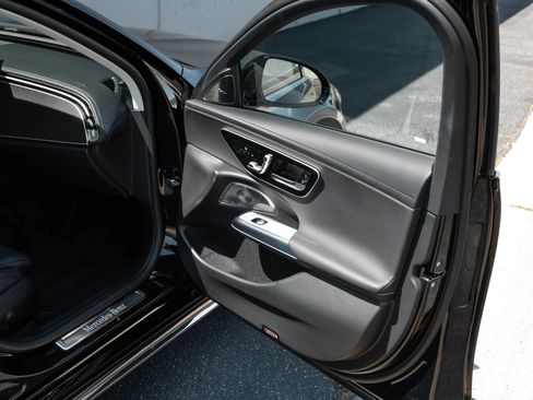 Used 2024 Mercedes-Benz E 350 4MATIC Sedan image 25