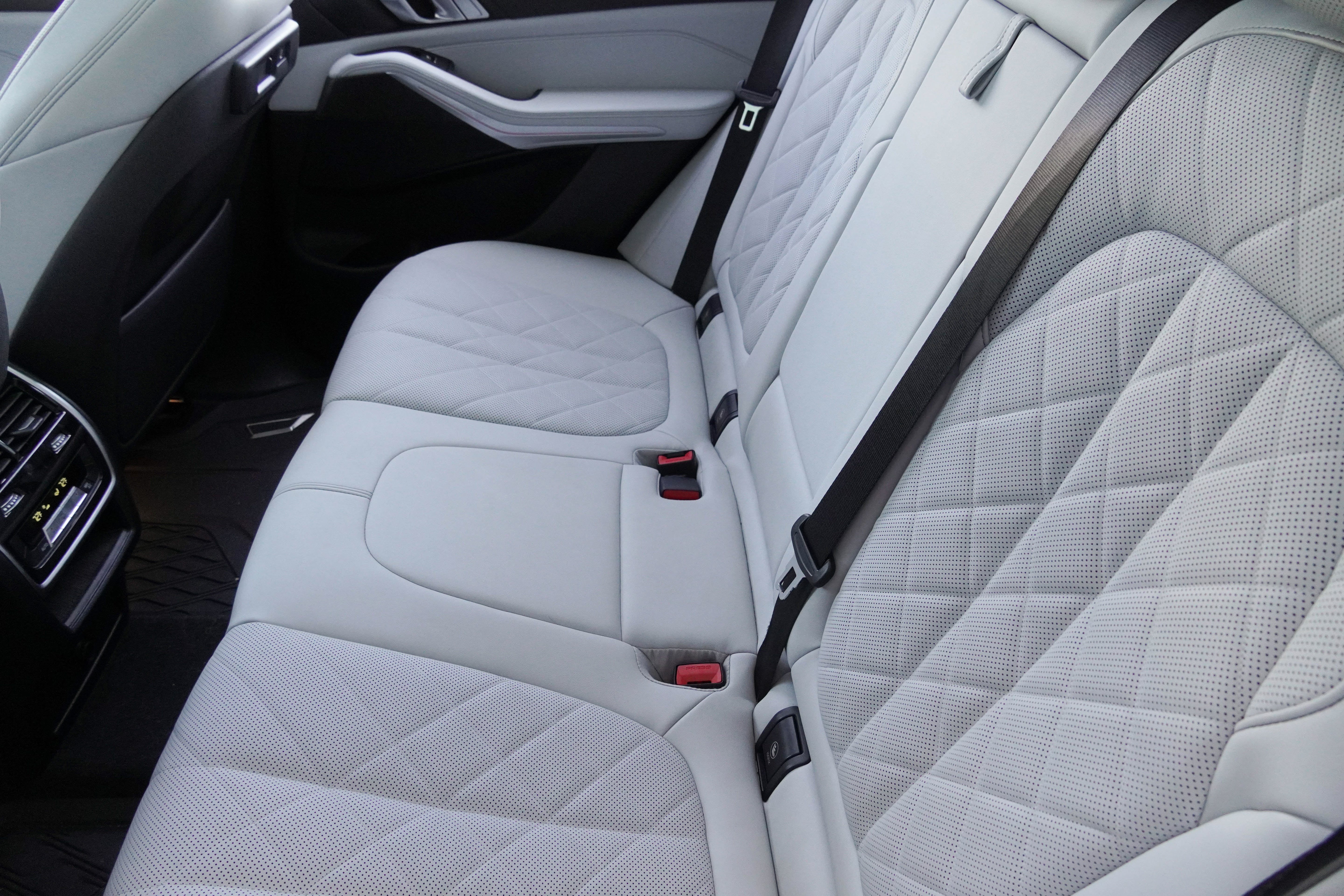 Used 2023 BMW X5 xDrive40i w/ Premium Package AWD/4WD image 37