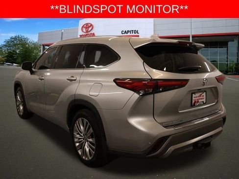 Used 2022 Toyota Highlander Platinum AWD/4WD image 5