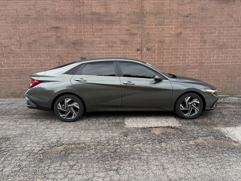 New 2026 Hyundai Elantra Limited FWD image 6