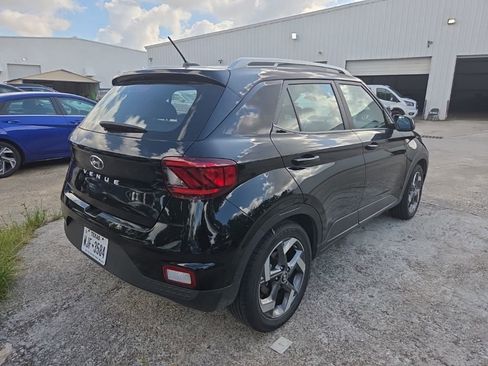 Used 2025 Hyundai Venue SEL FWD image 9