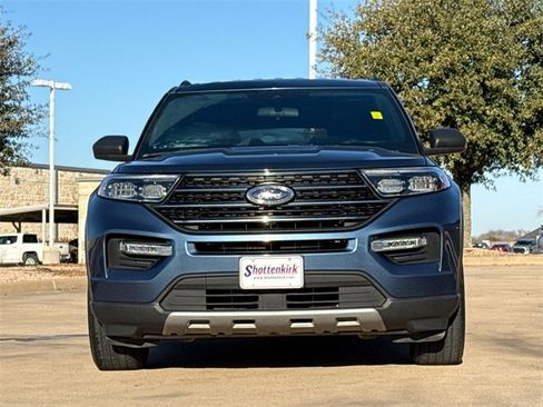 Used 2020 Ford Explorer XLT w/ Equipment Group 202A image 2