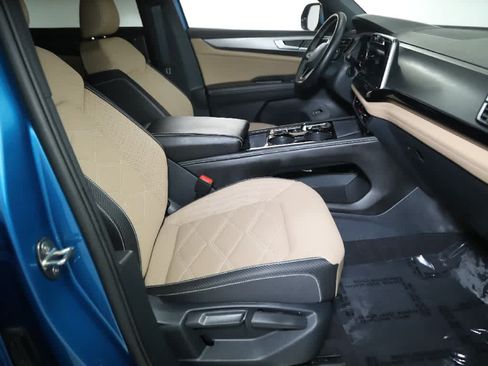 Certified 2024 Volkswagen Atlas Cross Sport SE AWD/4WD image 33