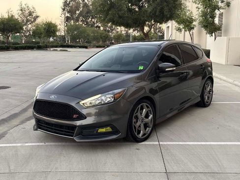 Used 2017 Ford Focus ST image 7