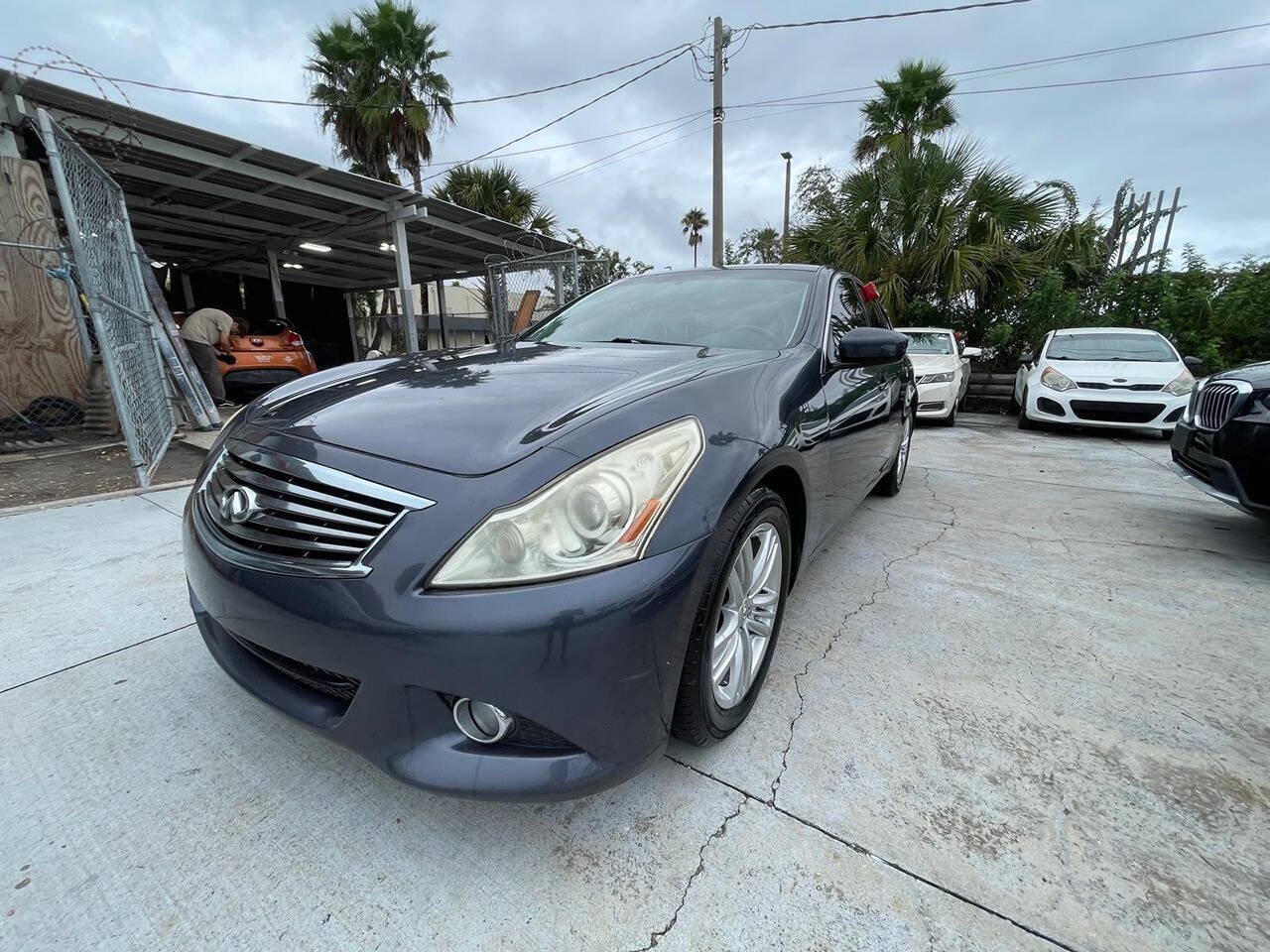 Used 2011 INFINITI G37 Journey w/ Premium Pkg RWD image 2