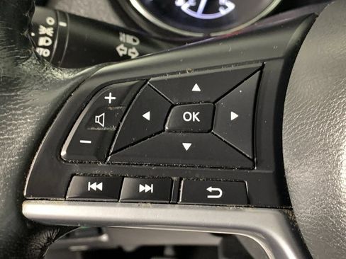 Used 2018 Nissan Rogue SV FWD image 18