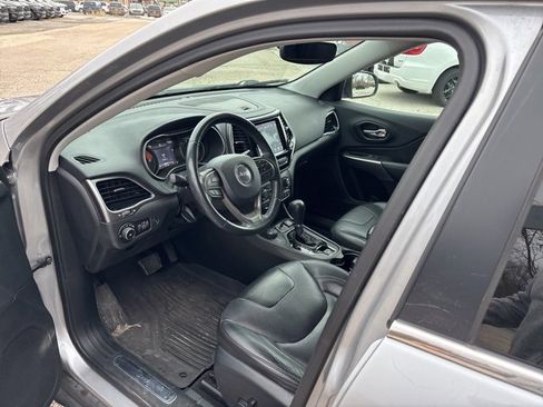 Used 2019 Jeep Cherokee Limited image 12