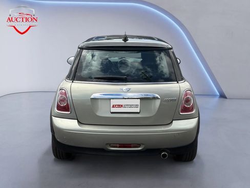 Used 2011 MINI Cooper Hardtop image 4