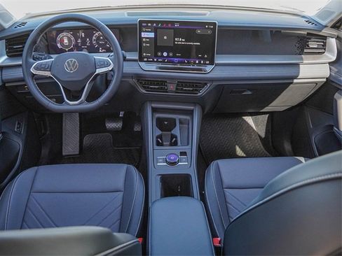 New 2026 Volkswagen Tiguan SE image 18