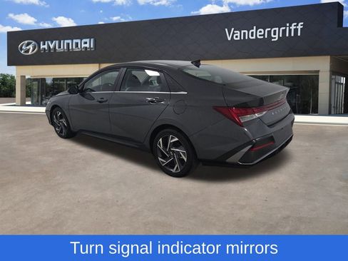 Used 2025 Hyundai Elantra Limited image 9