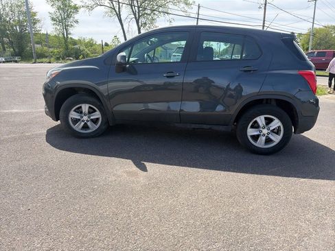 Used 2020 Chevrolet Trax LS AWD/4WD image 4