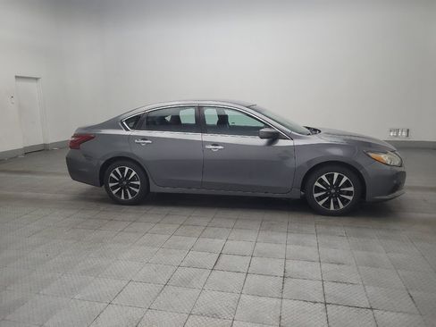 Used 2018 Nissan Altima 2.5 SV FWD image 11
