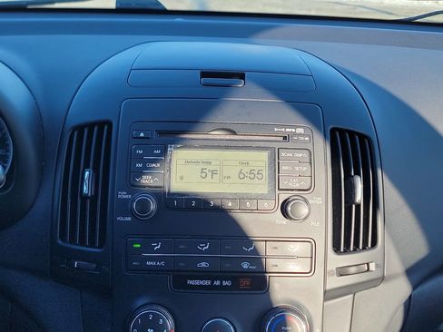 Used 2010 Hyundai Elantra GLS image 16