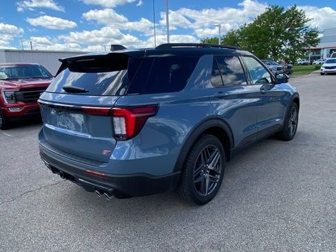 Used 2025 Ford Explorer ST AWD/4WD image 3