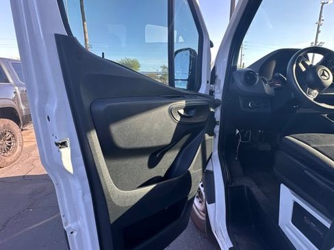 Used 2019 Mercedes-Benz Sprinter 2500 image 8