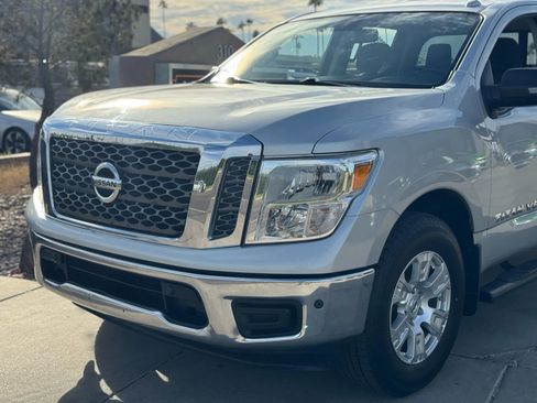 Used 2018 Nissan Titan SV w/ SV Convenience Package image 42