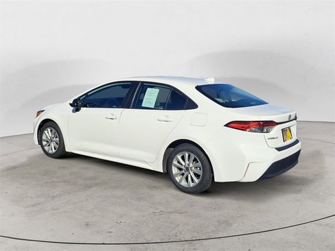 Used 2023 Toyota Corolla LE w/ LE Convenience Package image 5