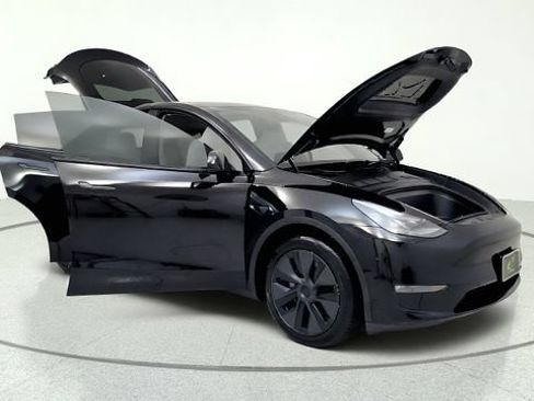 Used 2025 Tesla Model Y Long Range AWD/4WD image 11