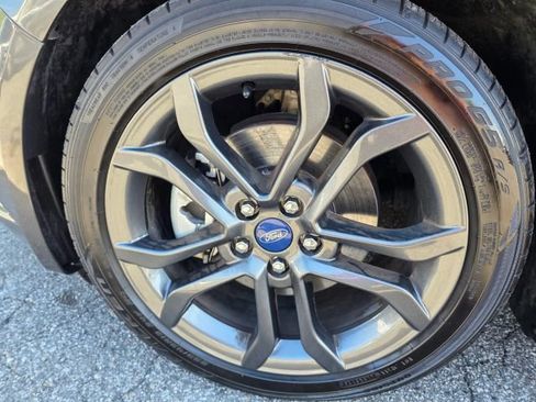 Used 2018 Ford Fusion SE w/ Equipment Group 201A image 9