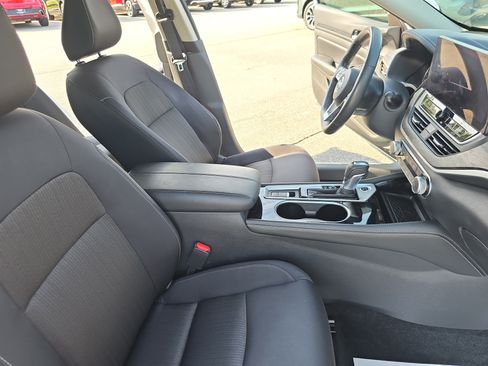 Used 2024 Nissan Altima 2.5 SV w/ SV Premium Package FWD image 10