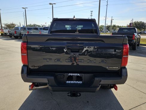 Certified 2025 Toyota Tacoma TRD Off-Road image 8