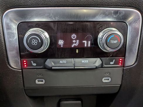 Used 2024 GMC Yukon AT4 w/ Technology Package image 18