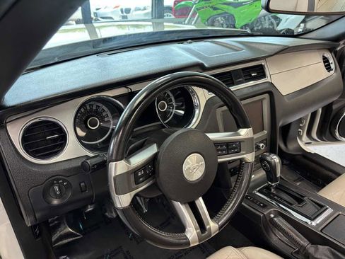 Used 2013 Ford Mustang Premium image 21