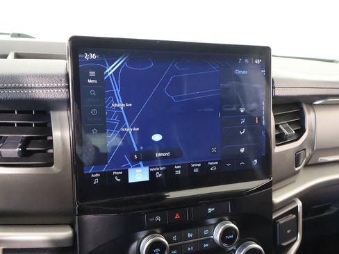 Used 2024 Ford Expedition Max XLT image 7