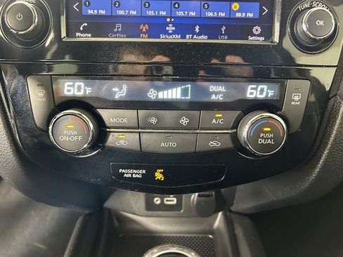 Used 2019 Nissan Rogue SV FWD image 21